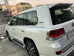 تۆیۆتا لاند کروزەر